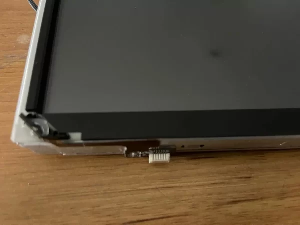 Vista superior esquina display LTM200KT03 LCD