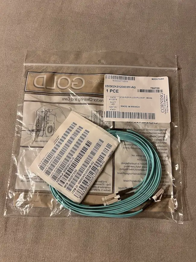 Cable de fibra óptica OM4 LC a LC Duplex de 3 metros vista del producto