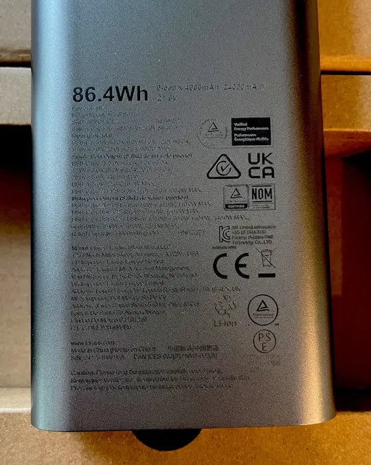 Targus 140W Laptop Portable Power Bank APB081 side
